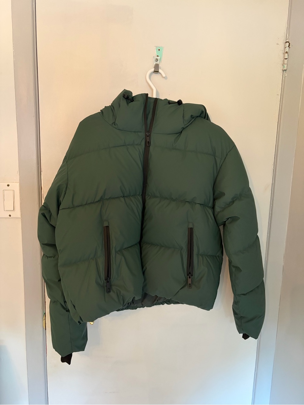 Brand New Women’s Puffer Dark Green Winter Jacket with Hood Size Large